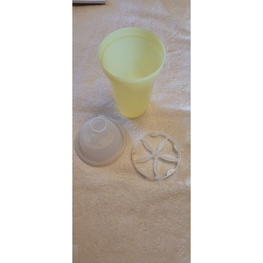 Vintage Tupperware Yellow Quick Shake Blender Gravy Shaker Salad Dressing 844-12